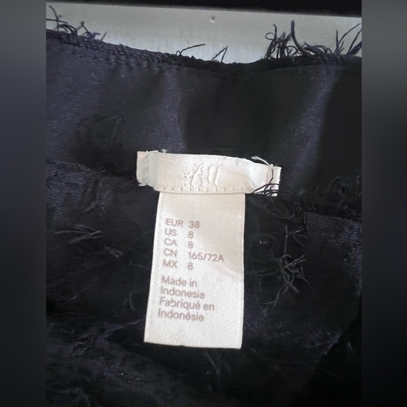 H&M Stylish Black Textured Women's Dress Pants - Picture 6 of 6